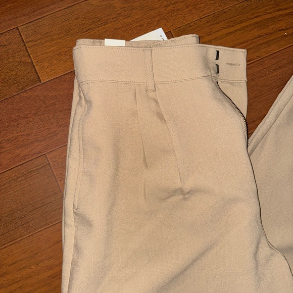 Abercrombie tan dress pant- NEW with tags - Picture 2 of 5